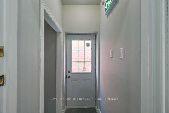 6 Brentwick Dr