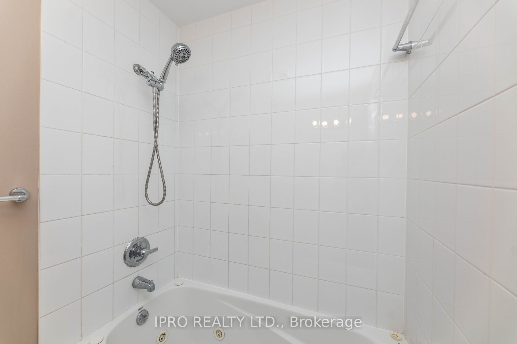 3939 Duke Of York Blvd, #3207