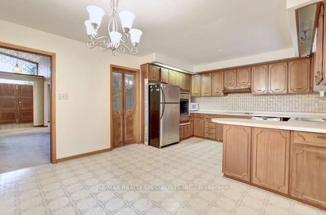 2204 Springfield Crt