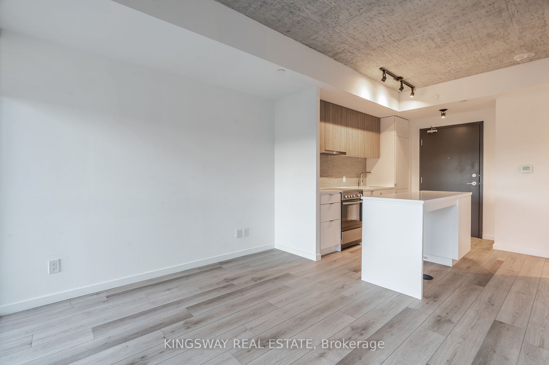 7 Smith Cres, #402