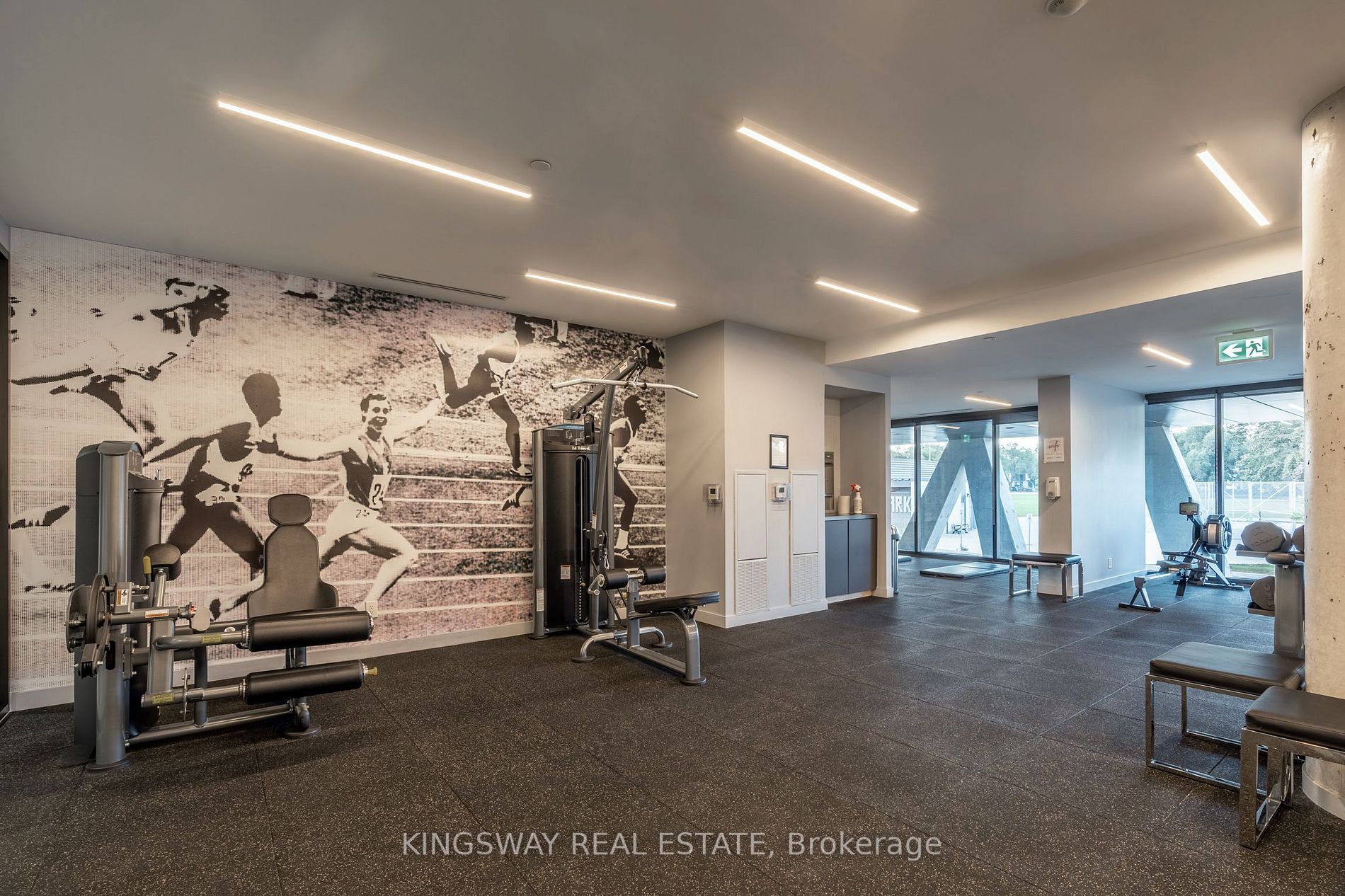 7 Smith Cres, #402