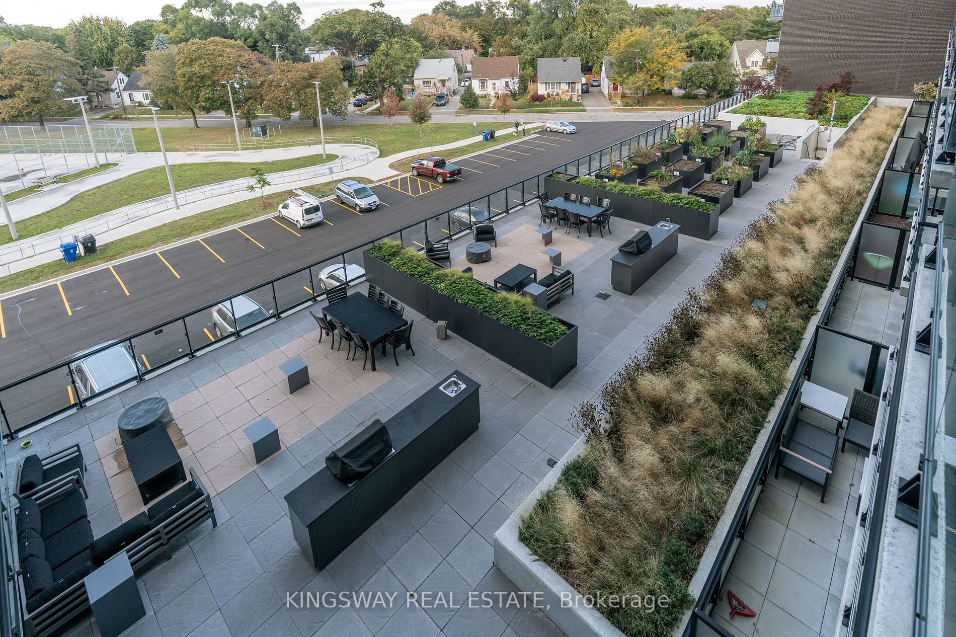 7 Smith Cres, #402
