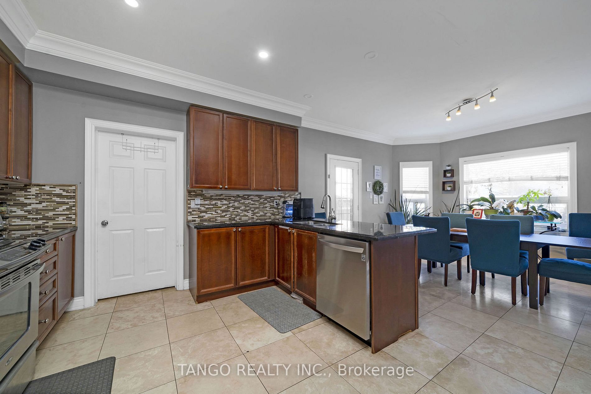 97 Bonistel Cres N