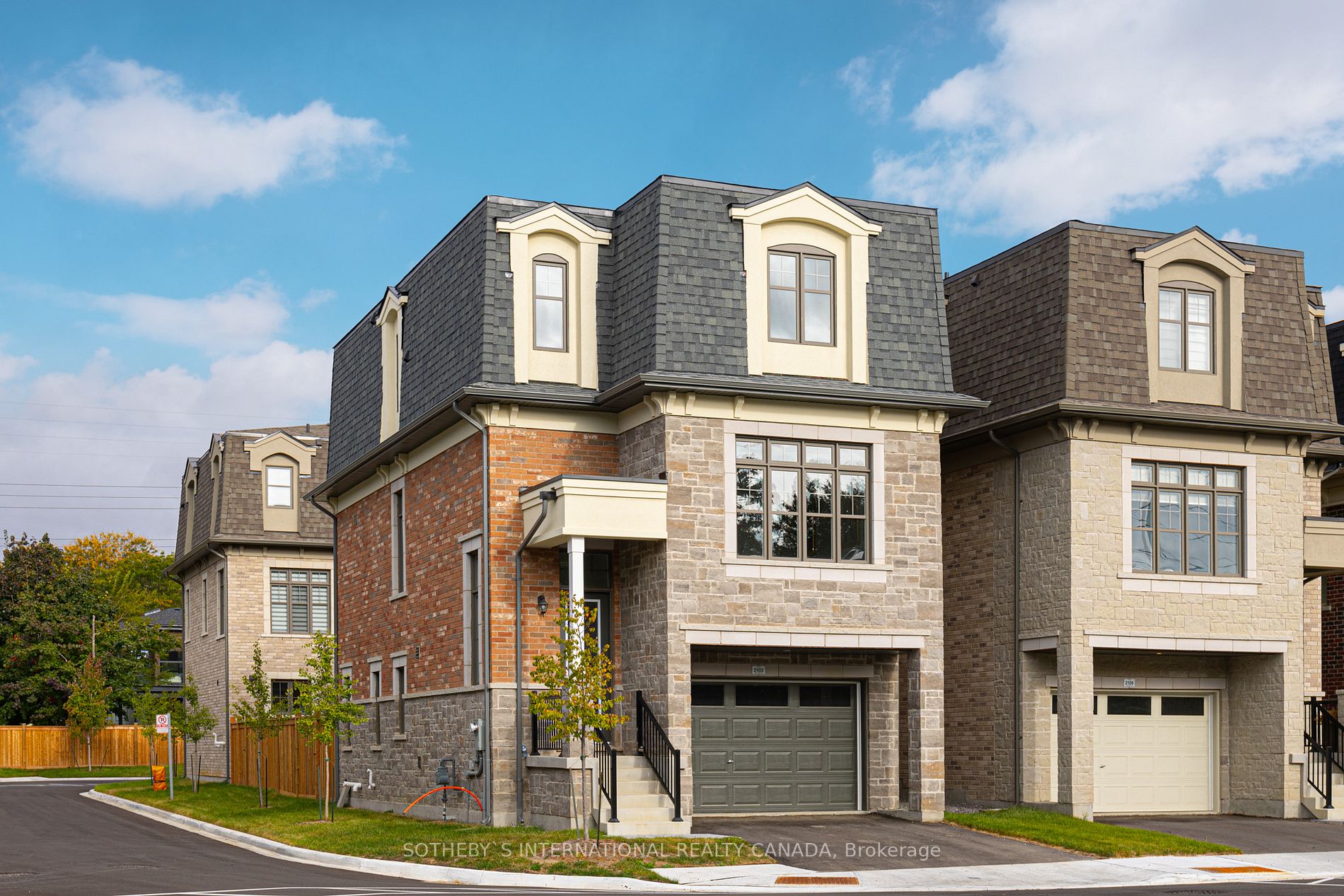 2102 Royal Gala Circ
