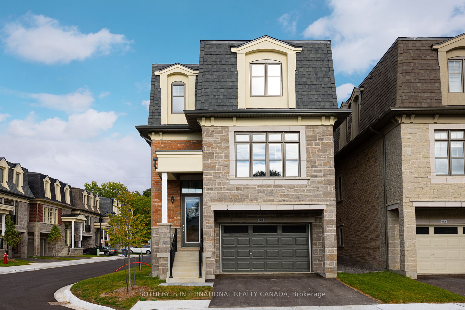 2102 Royal Gala Circ