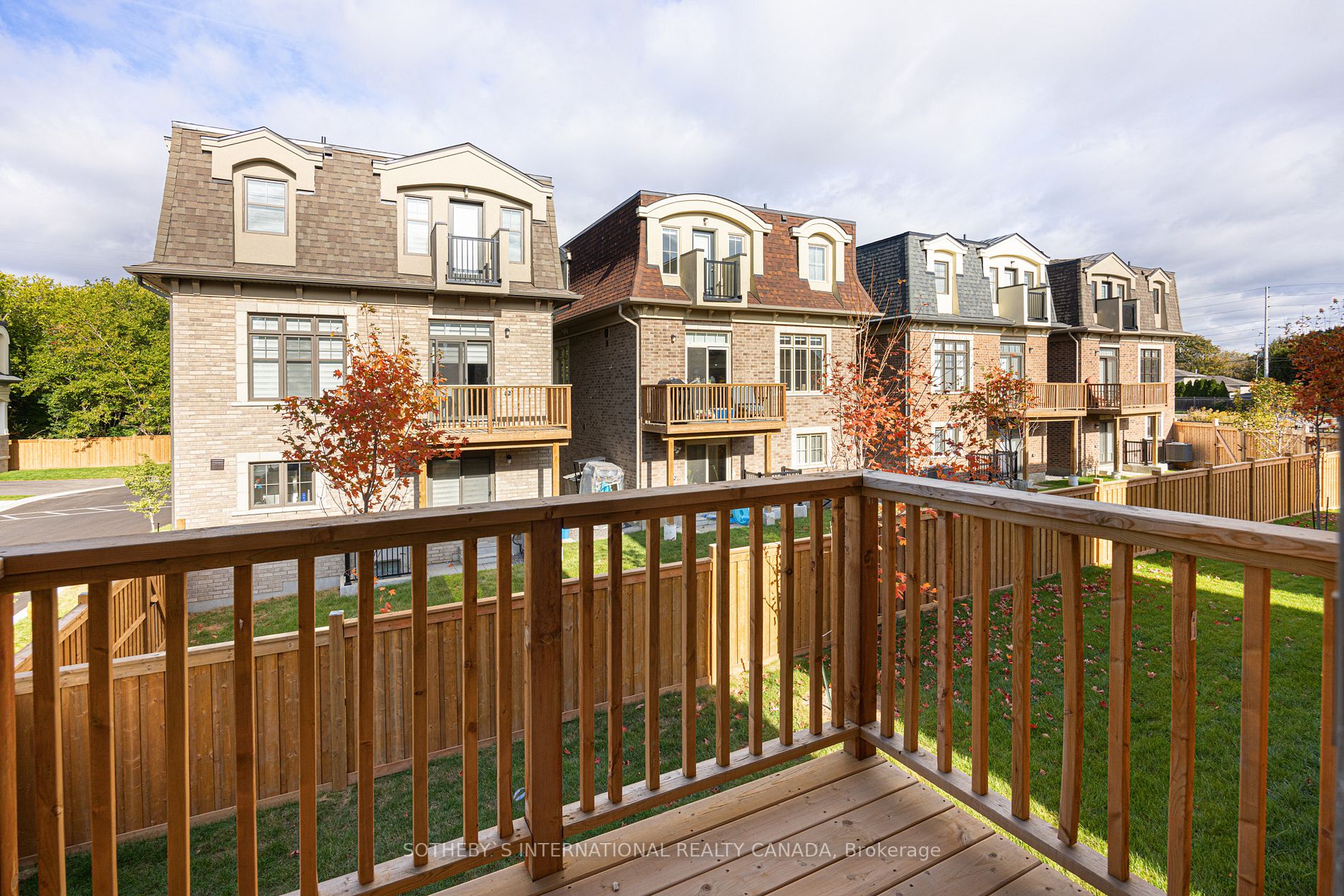 2102 Royal Gala Circ