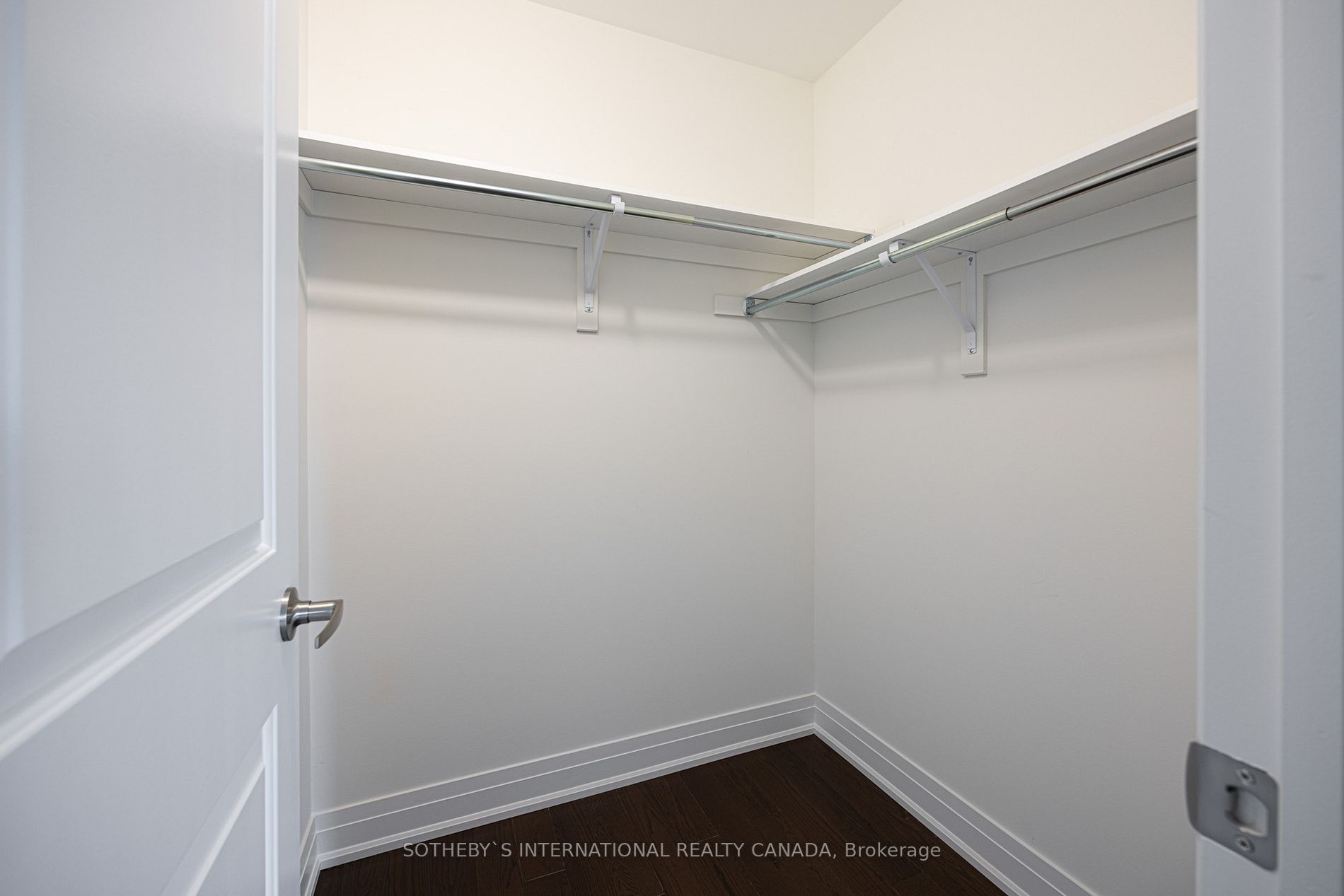 2102 Royal Gala Circ