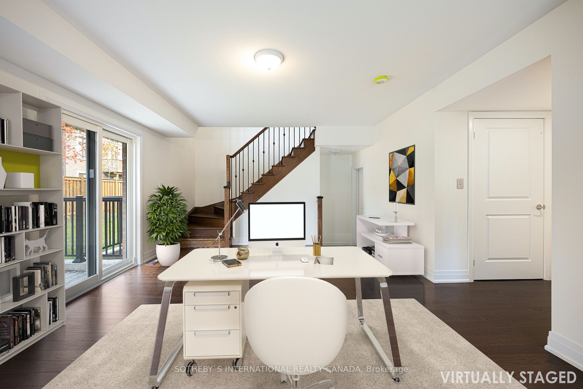 2102 Royal Gala Circ