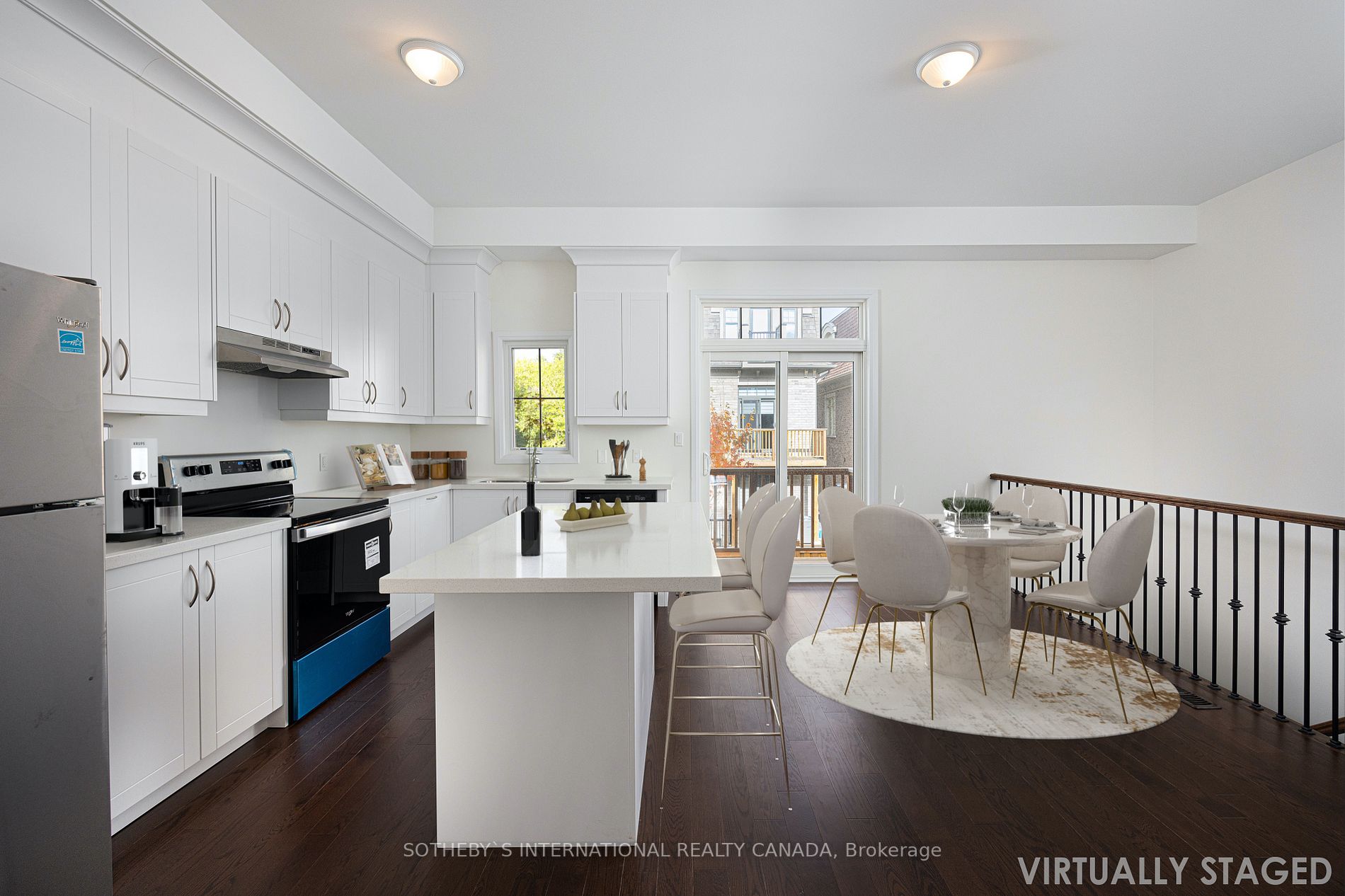2102 Royal Gala Circ