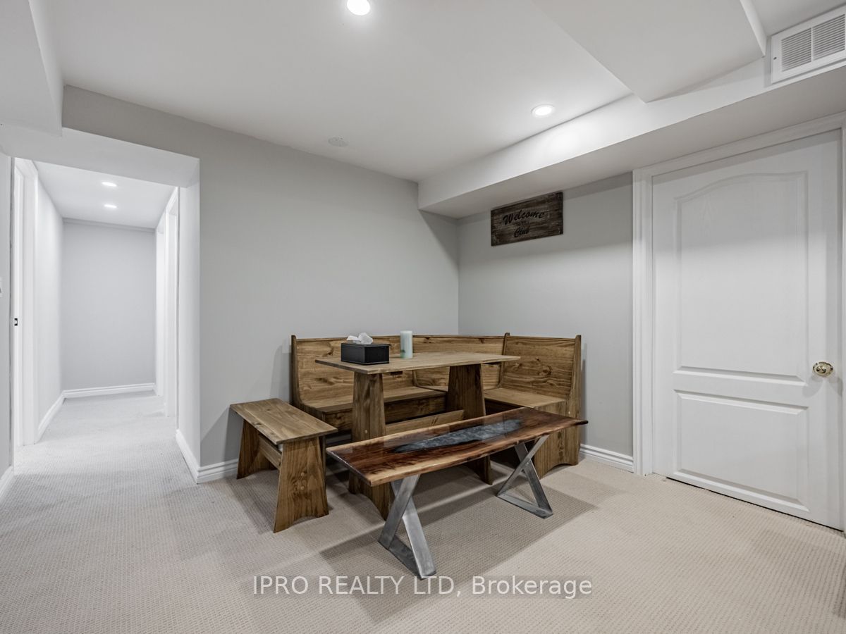 208 Glen Oak Dr