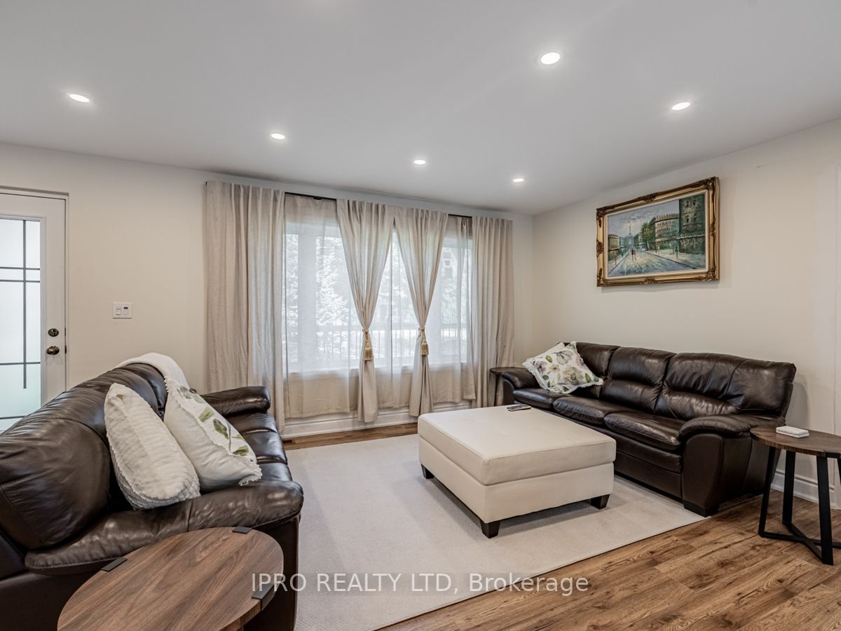 208 Glen Oak Dr