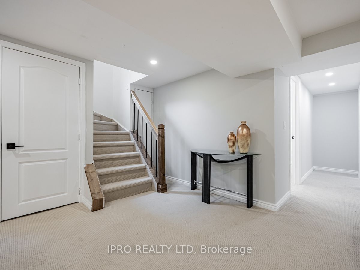 208 Glen Oak Dr