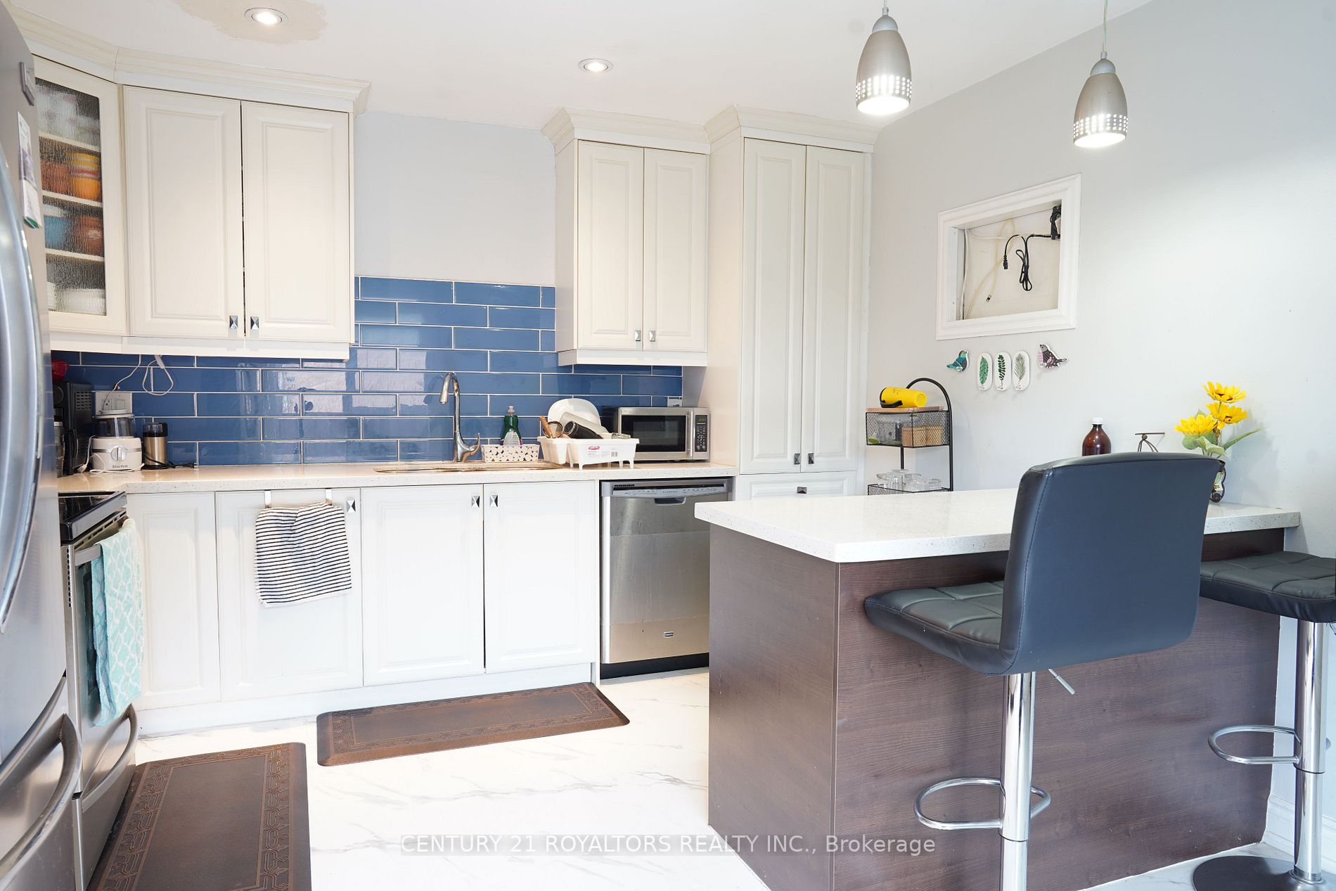 30 Saint Tropez Crt
