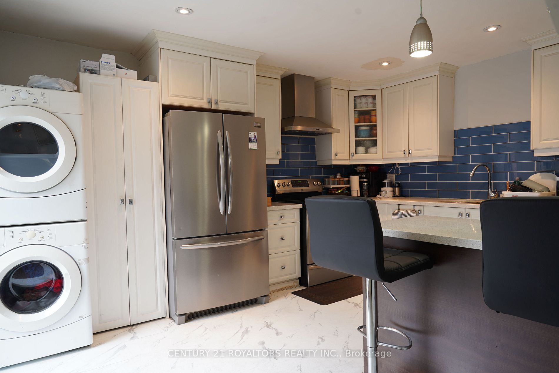30 Saint Tropez Crt
