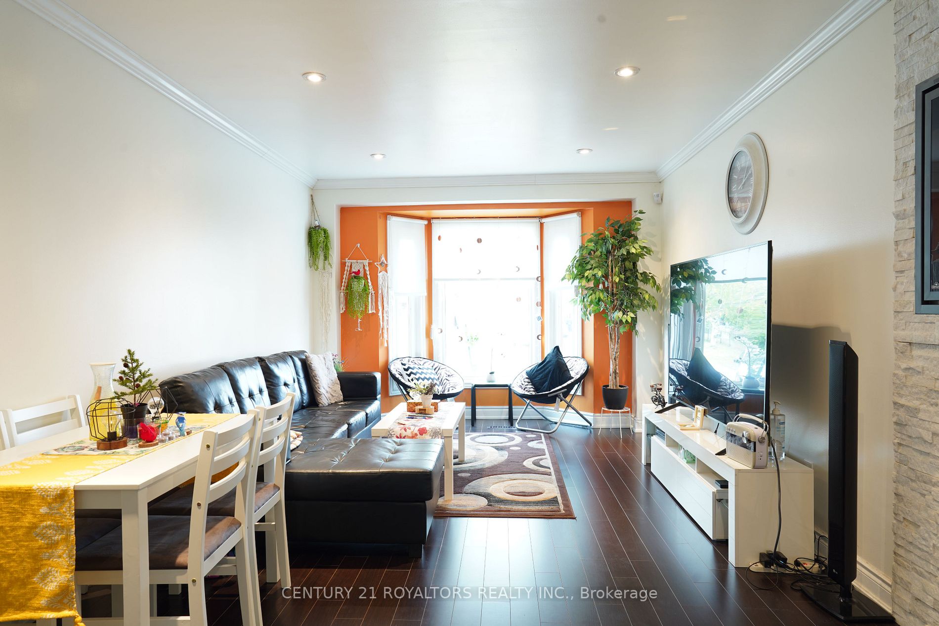 30 Saint Tropez Crt