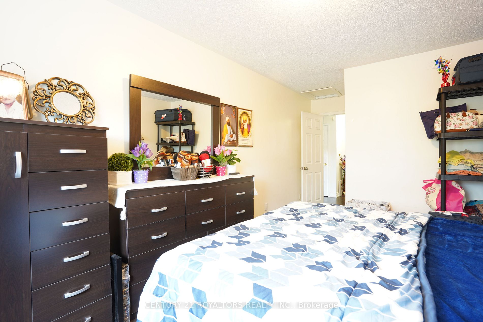 30 Saint Tropez Crt