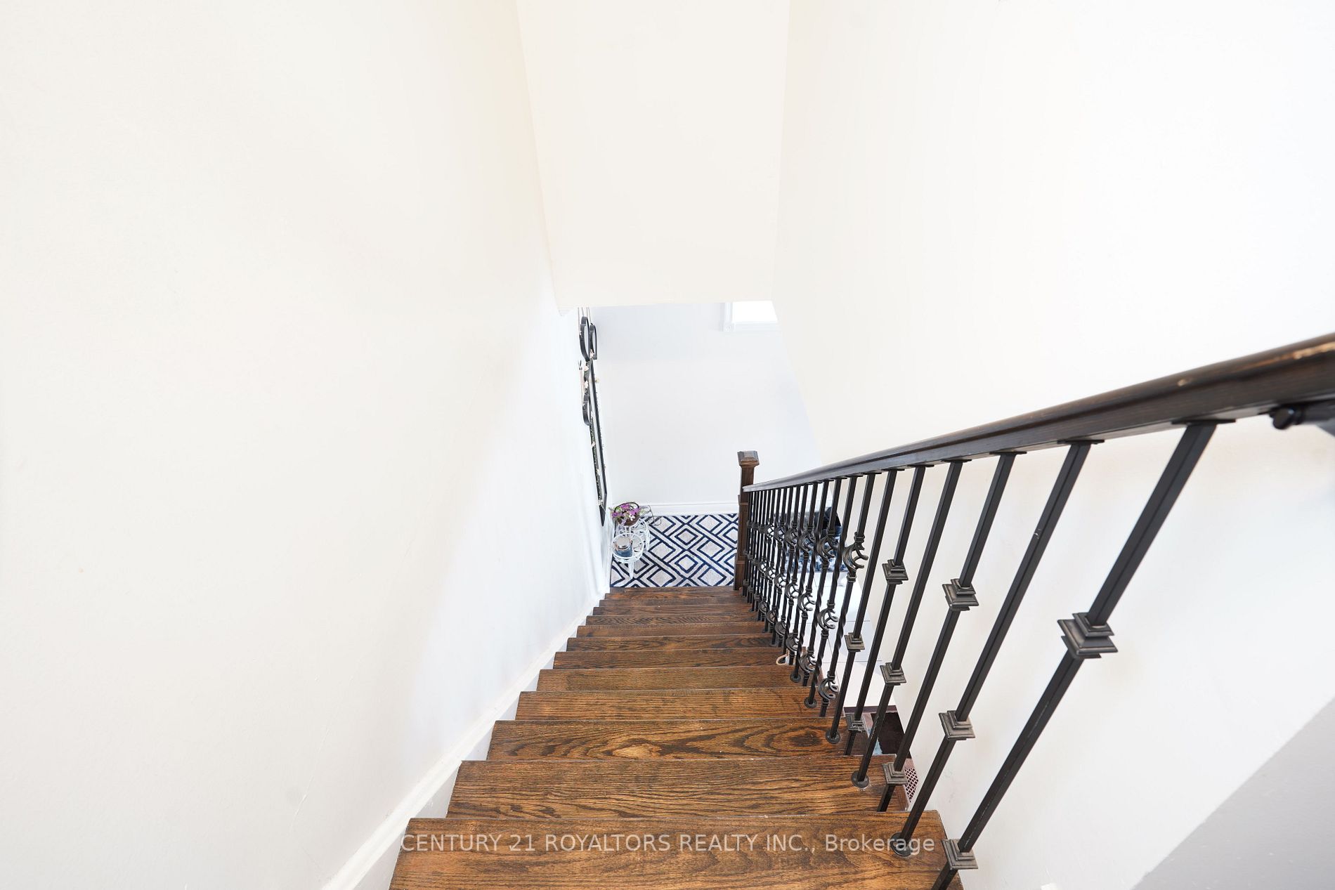 30 Saint Tropez Crt