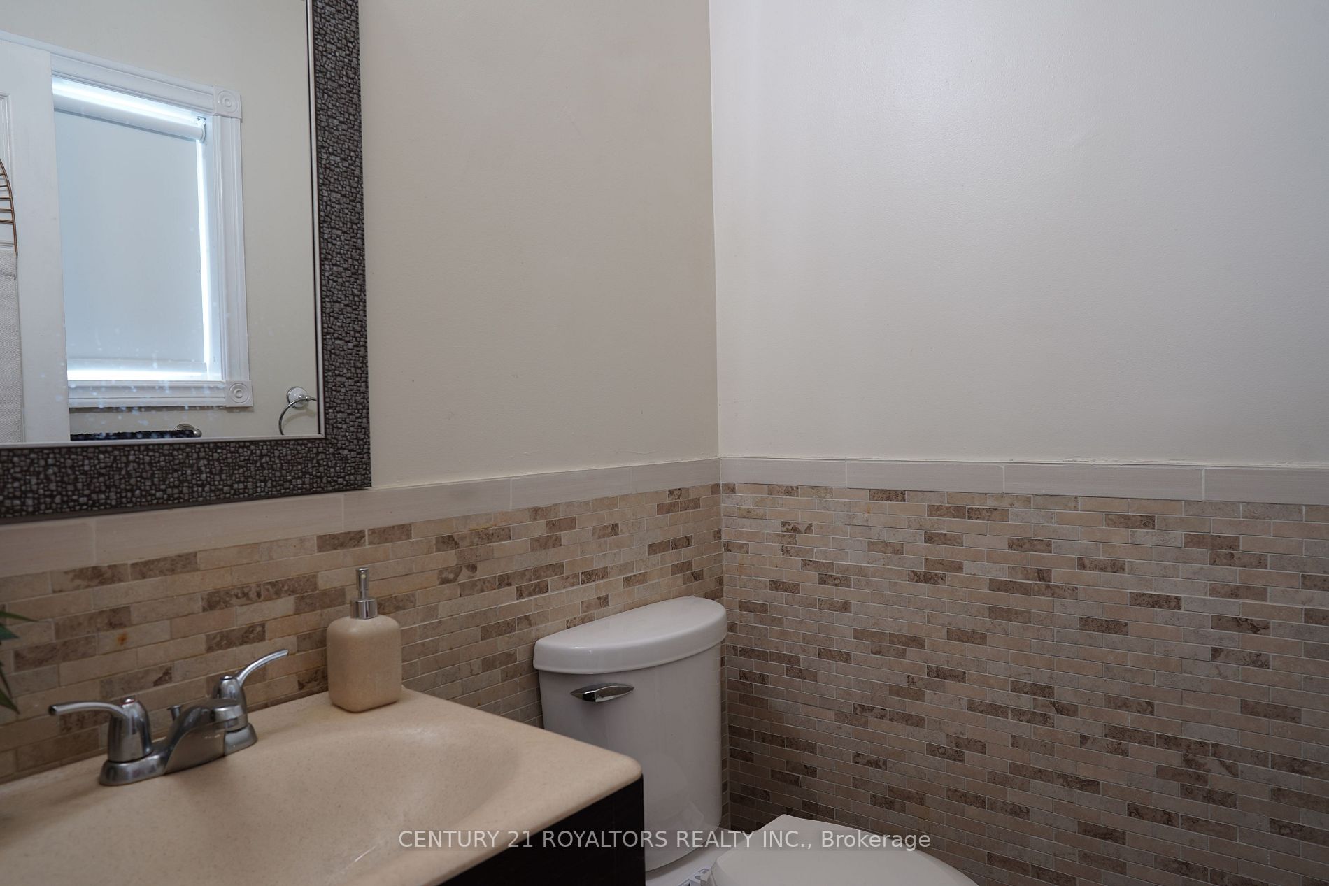 30 Saint Tropez Crt
