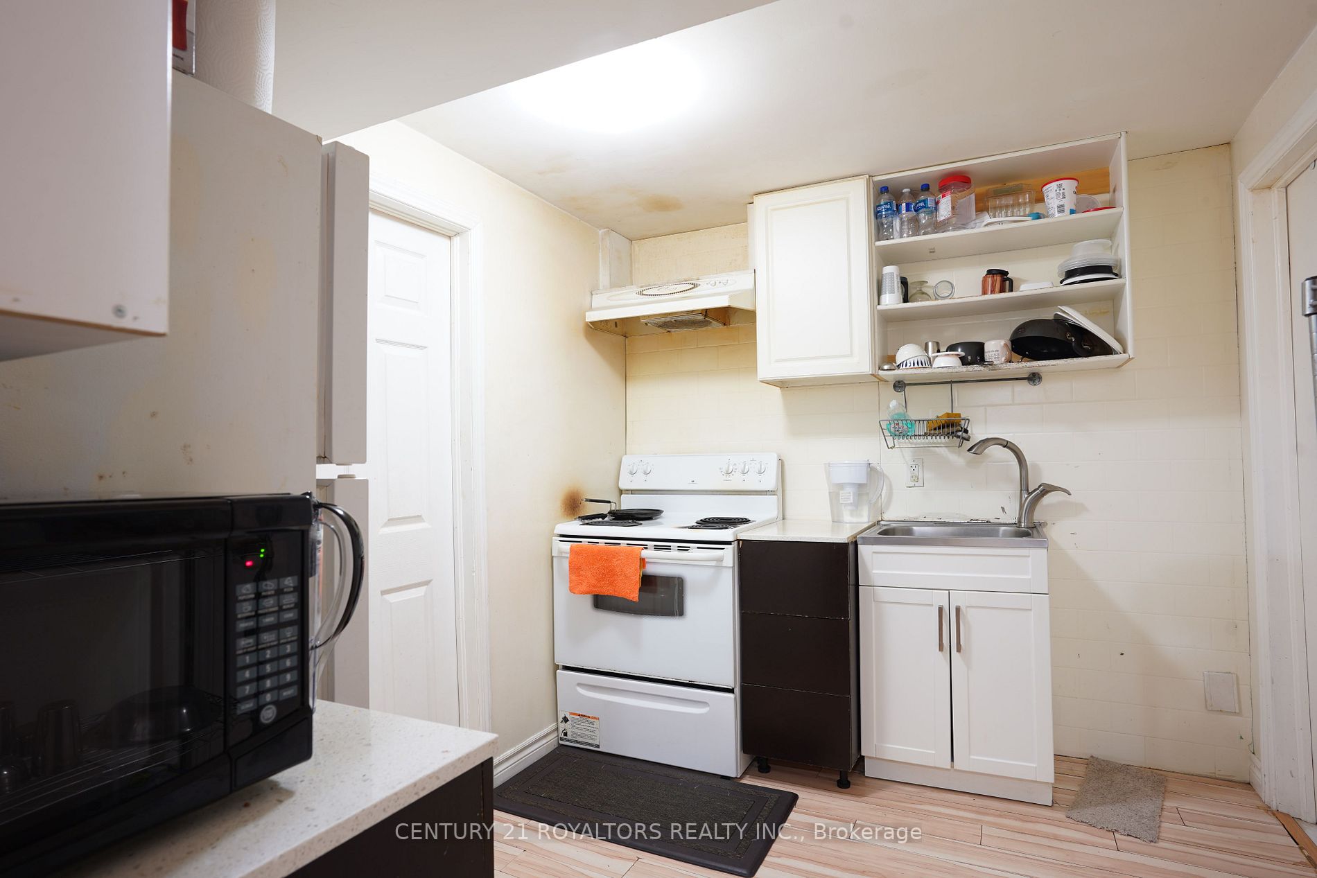 30 Saint Tropez Crt