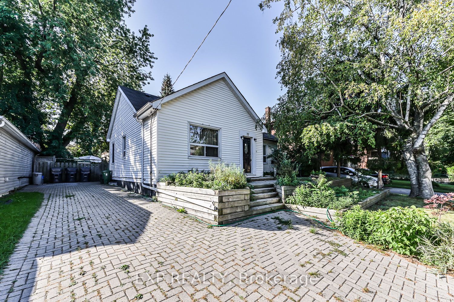 77 James St