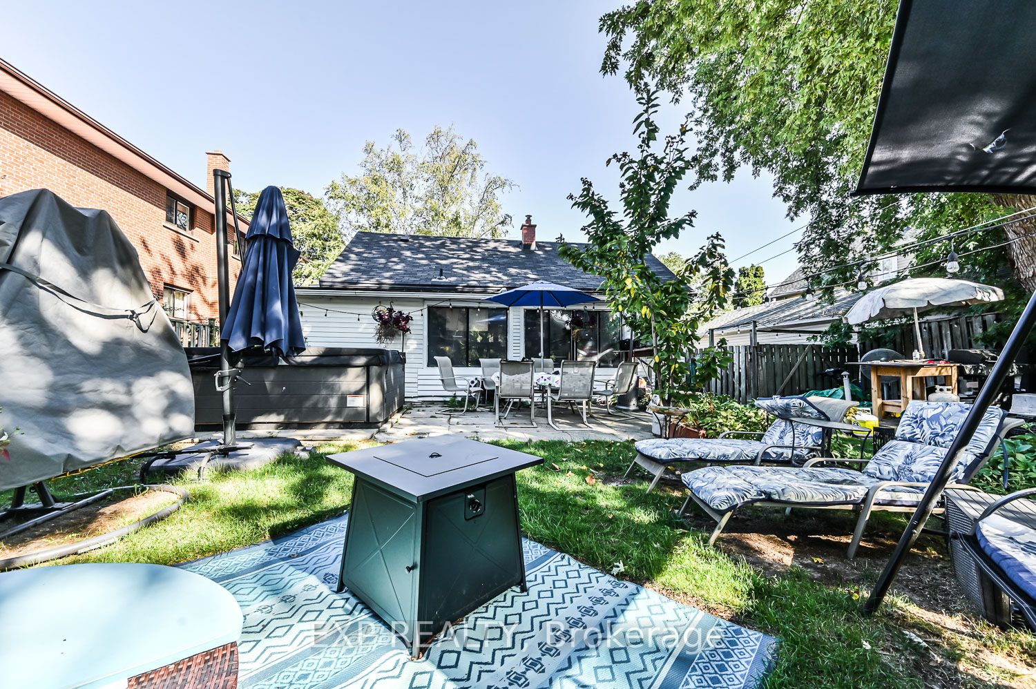 77 James St