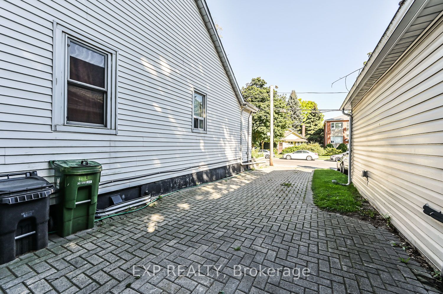 77 James St
