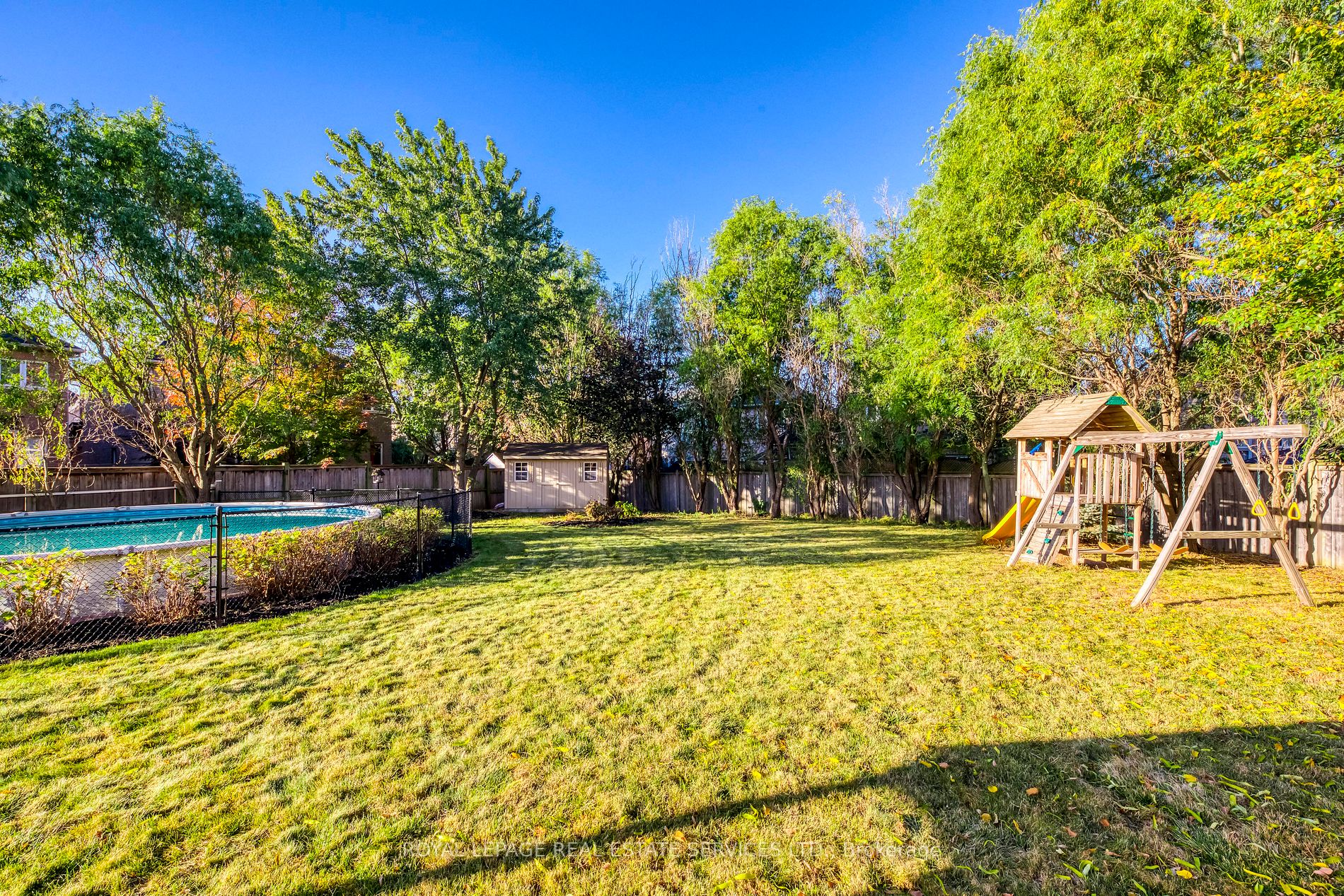 1215 Jezero Cres