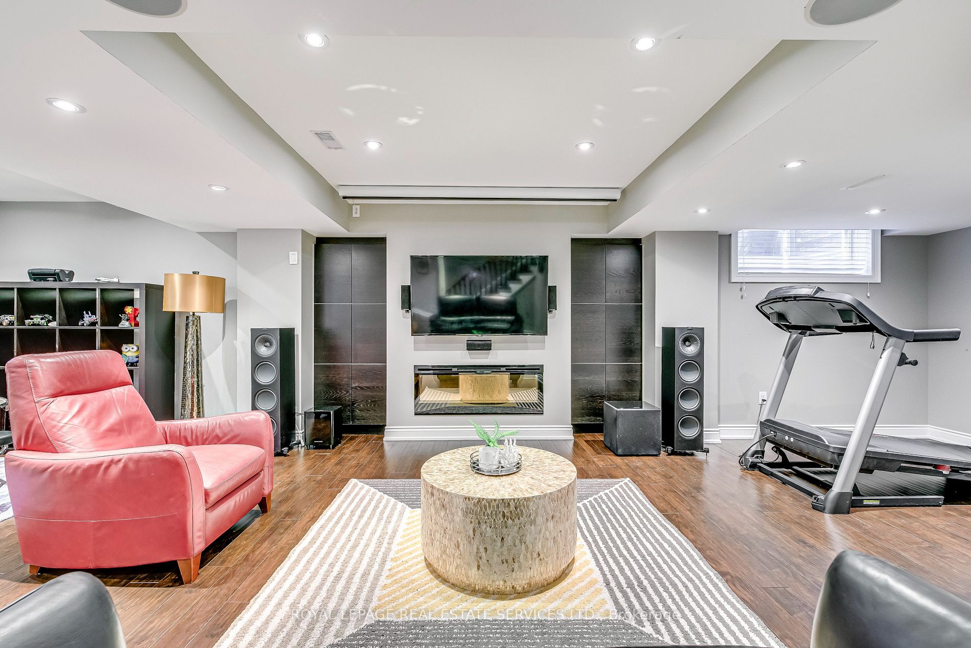 1215 Jezero Cres