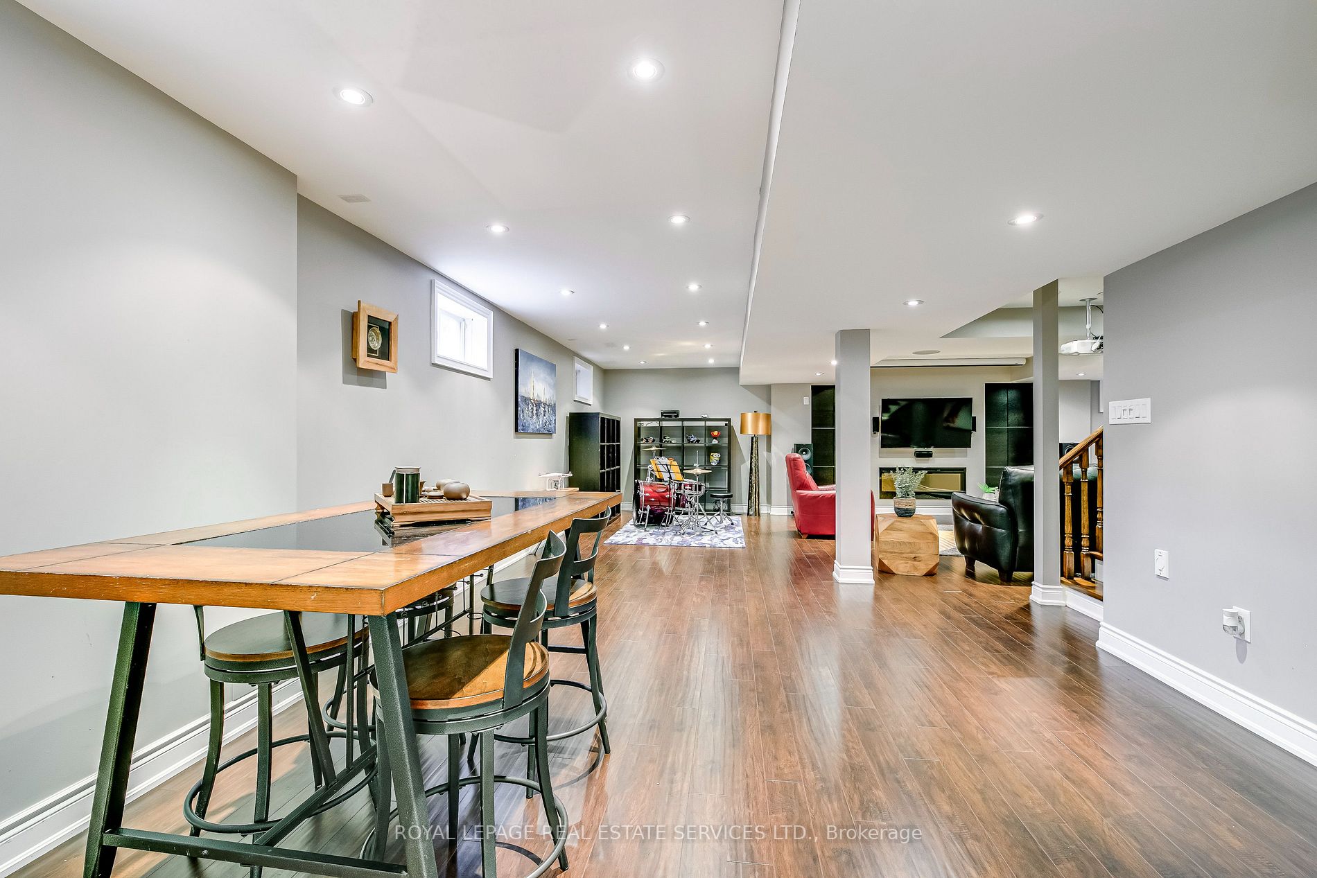 1215 Jezero Cres