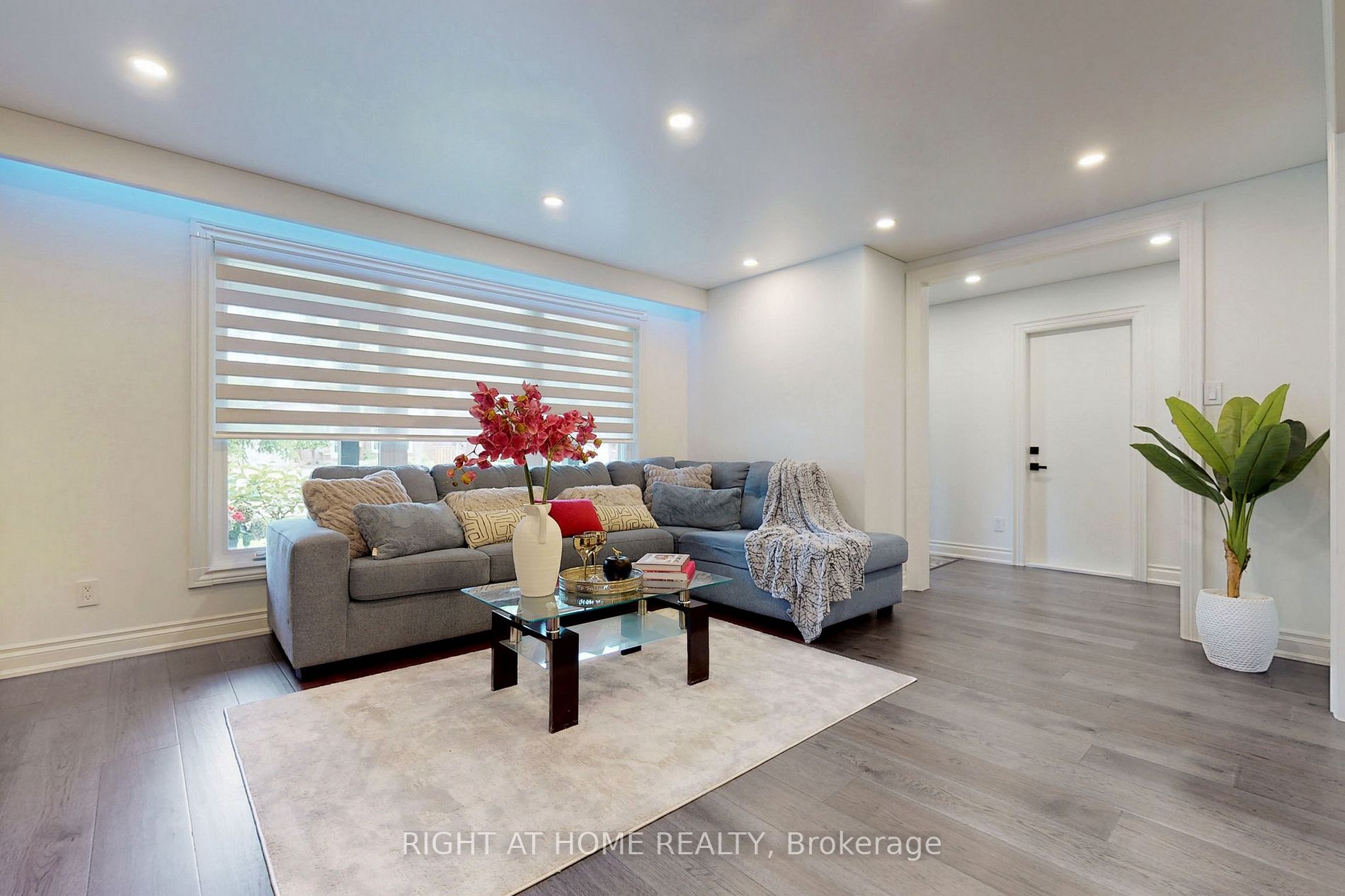 3072 Lenester Dr