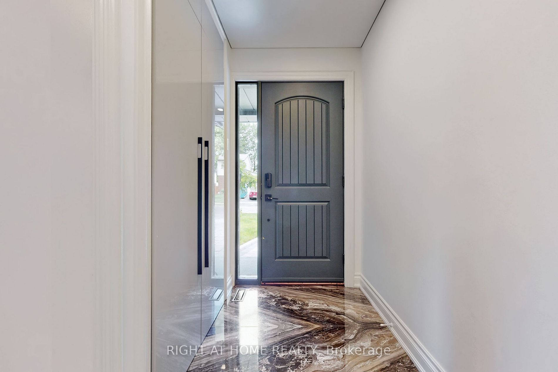 3072 Lenester Dr