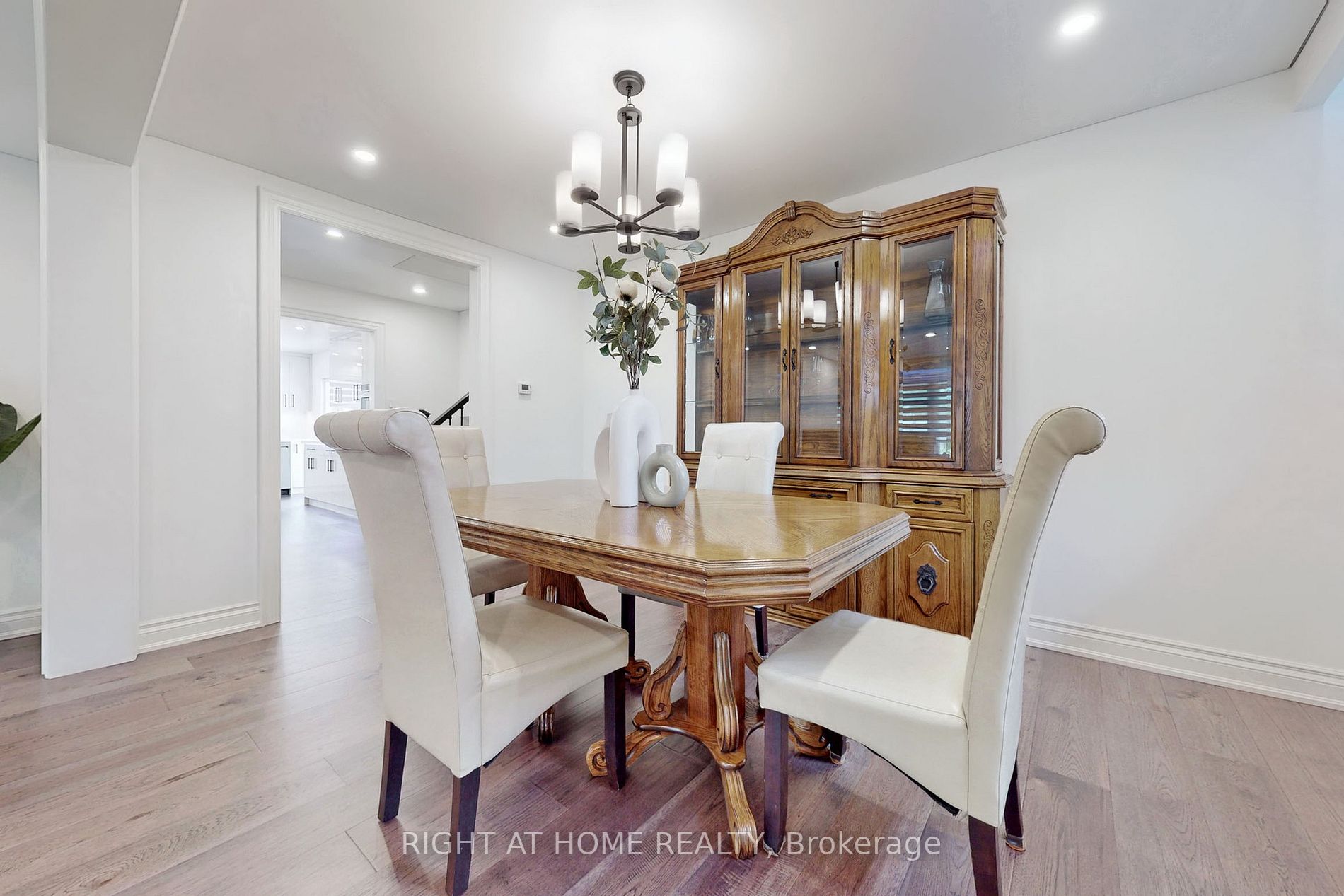 3072 Lenester Dr