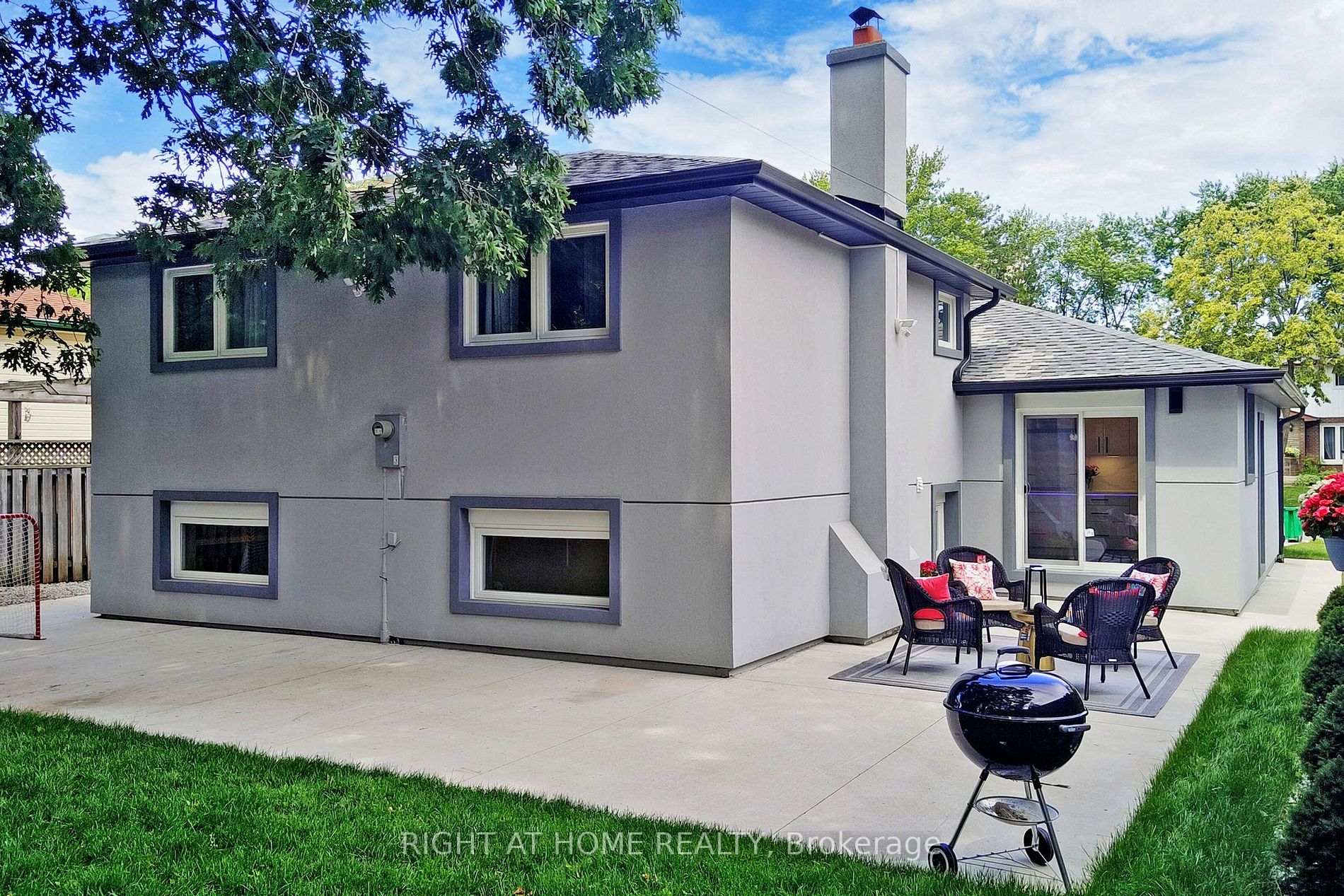 3072 Lenester Dr