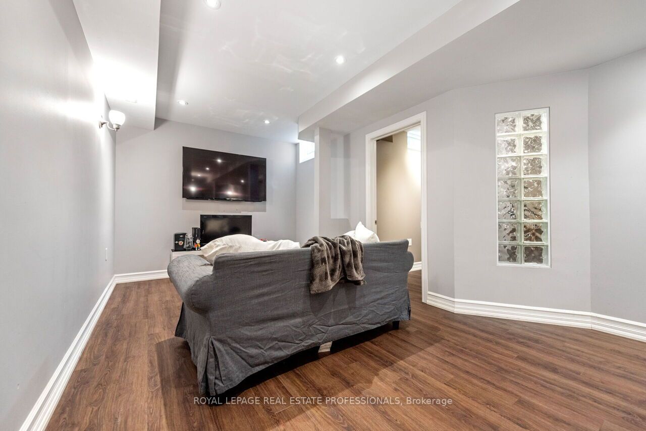 29 Woodcote Cres