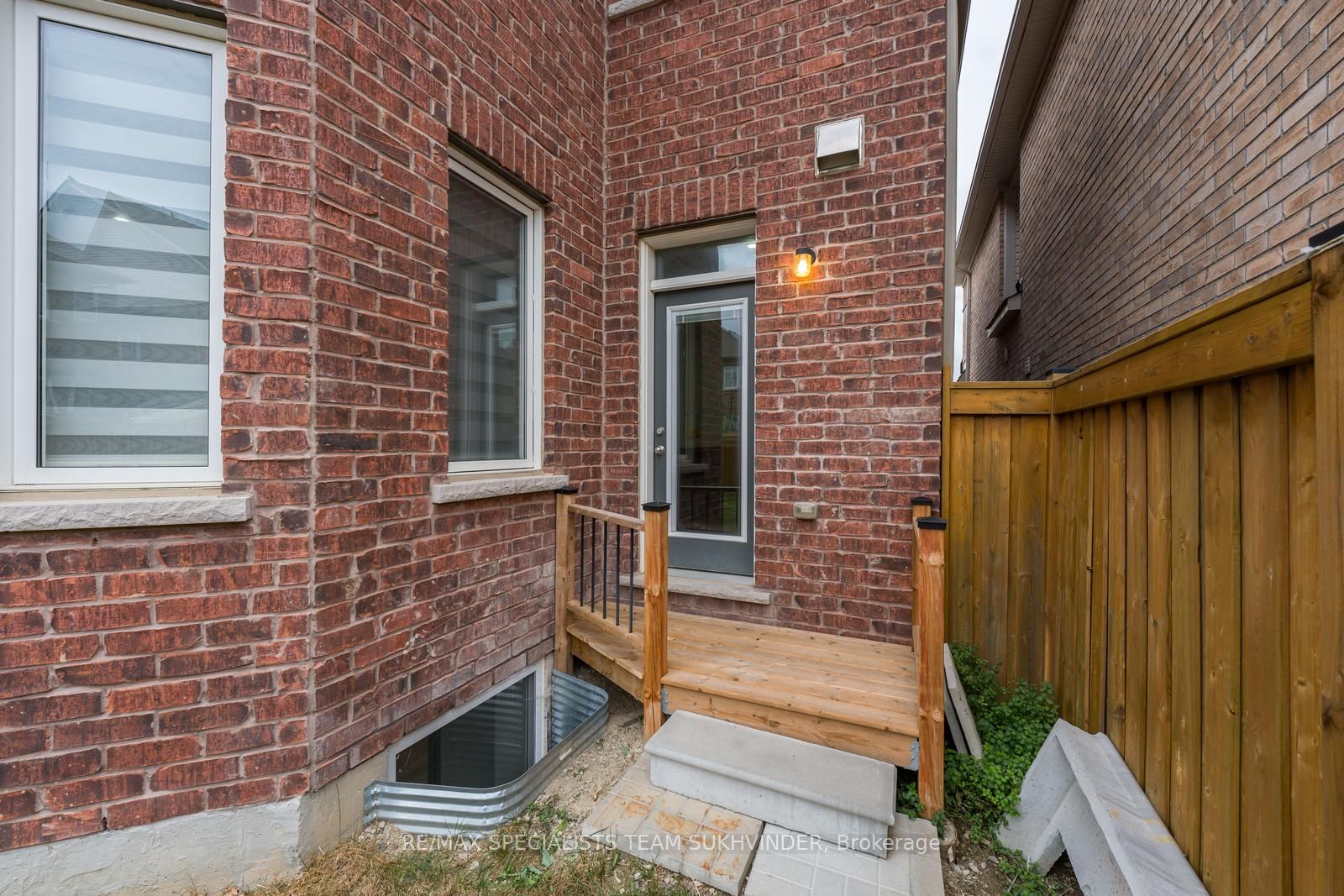 97 Fawnridge Rd