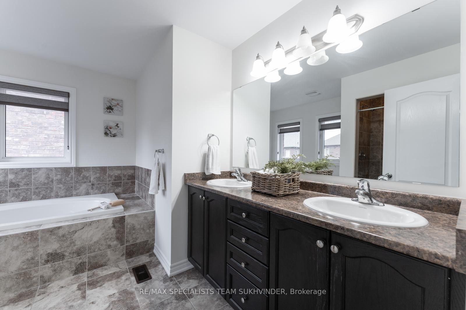 97 Fawnridge Rd