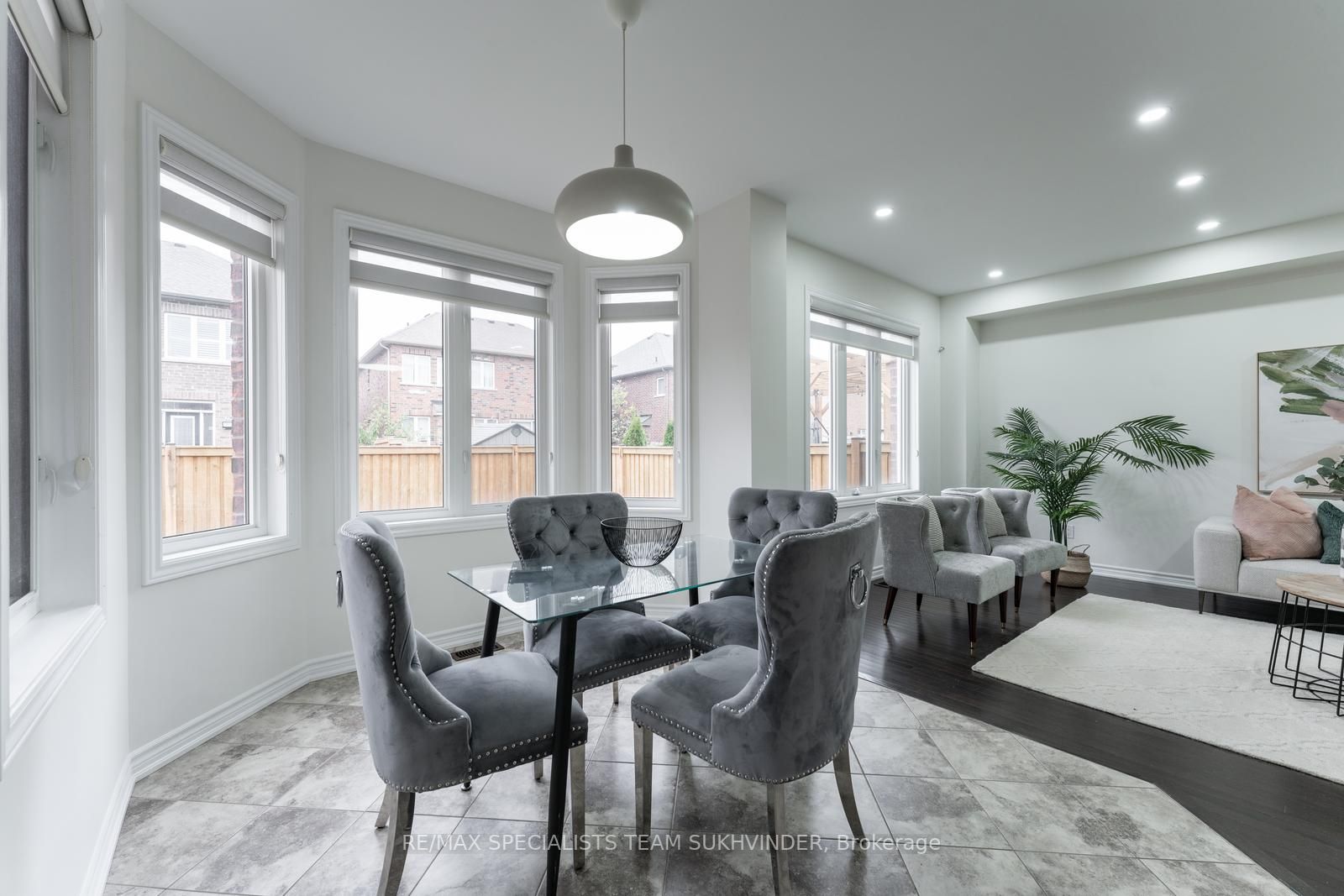 97 Fawnridge Rd