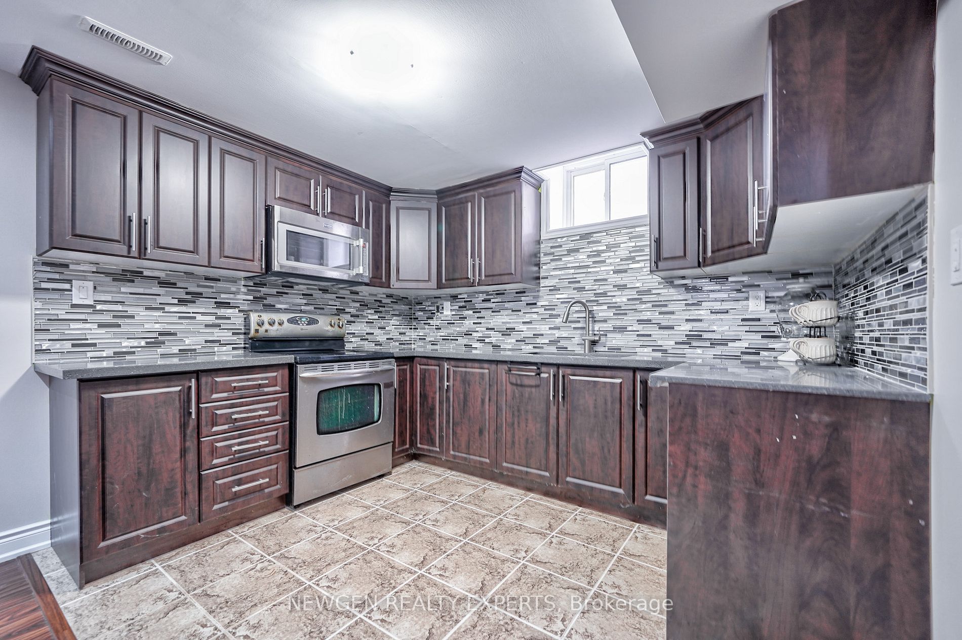 59 Lyndbrook Cres