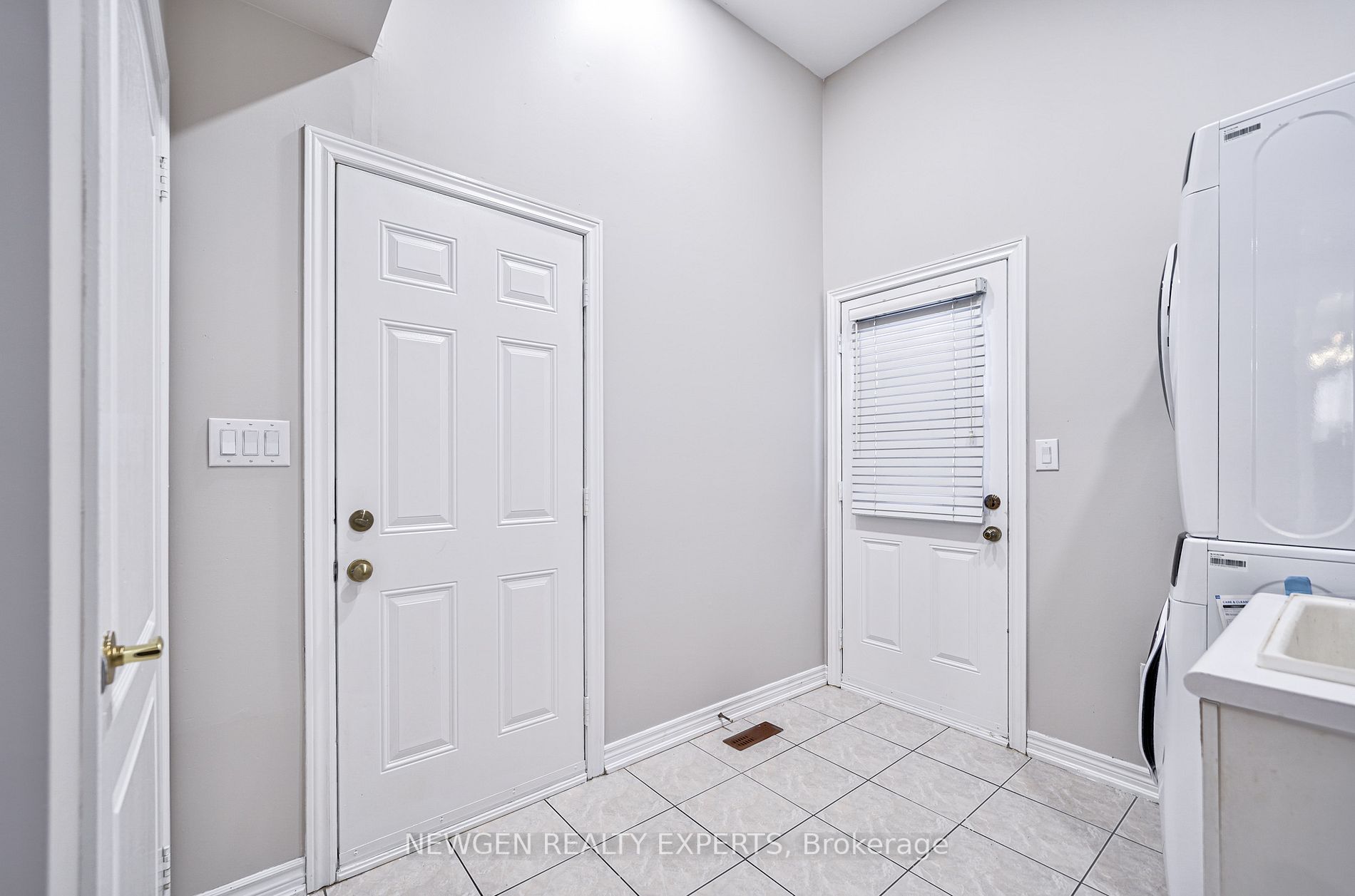 59 Lyndbrook Cres