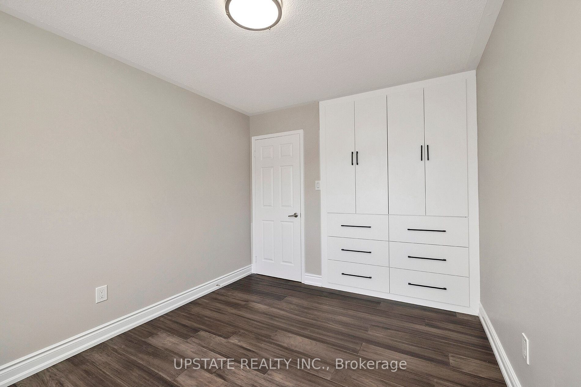 2262 Yorktown Circle
