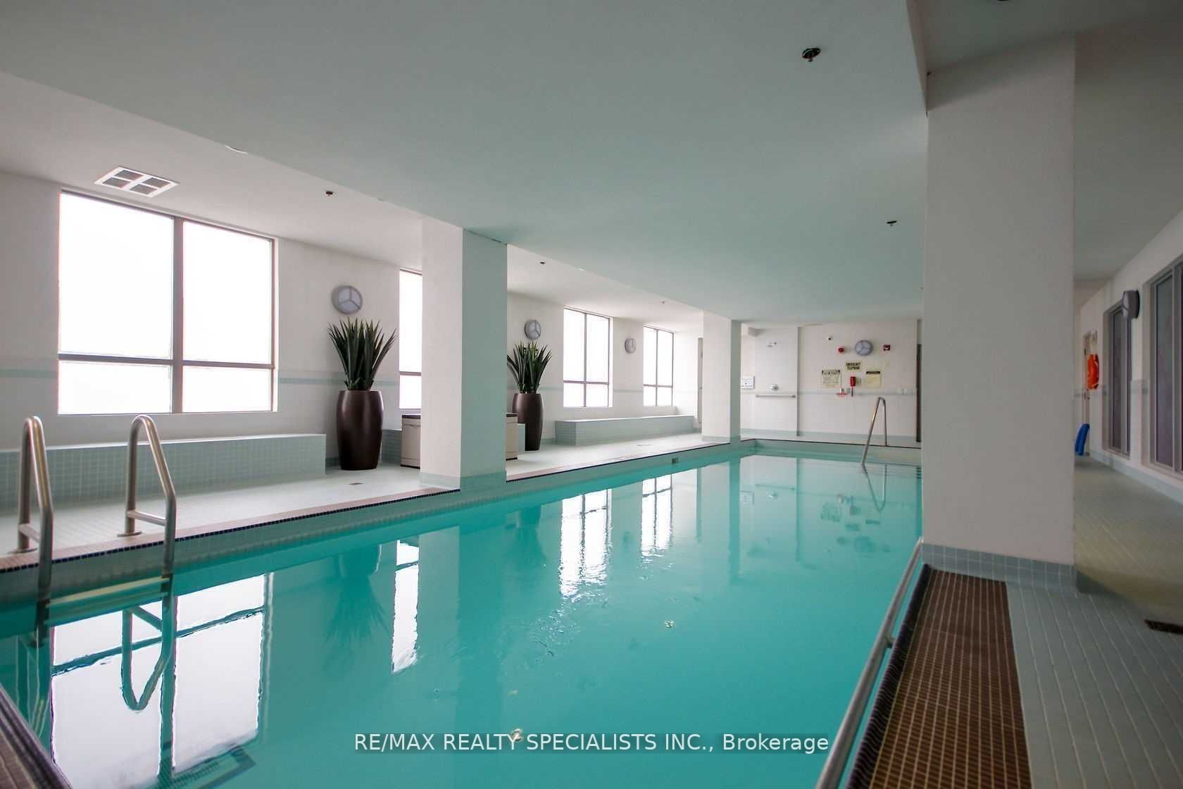 810 Scollard Crt, #1304