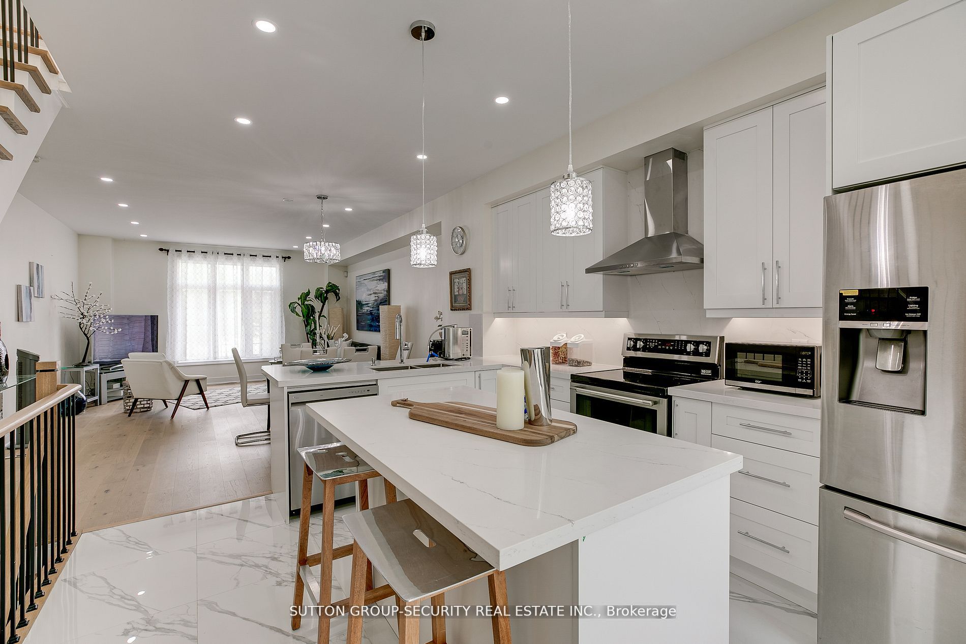13 Bijou Walk
