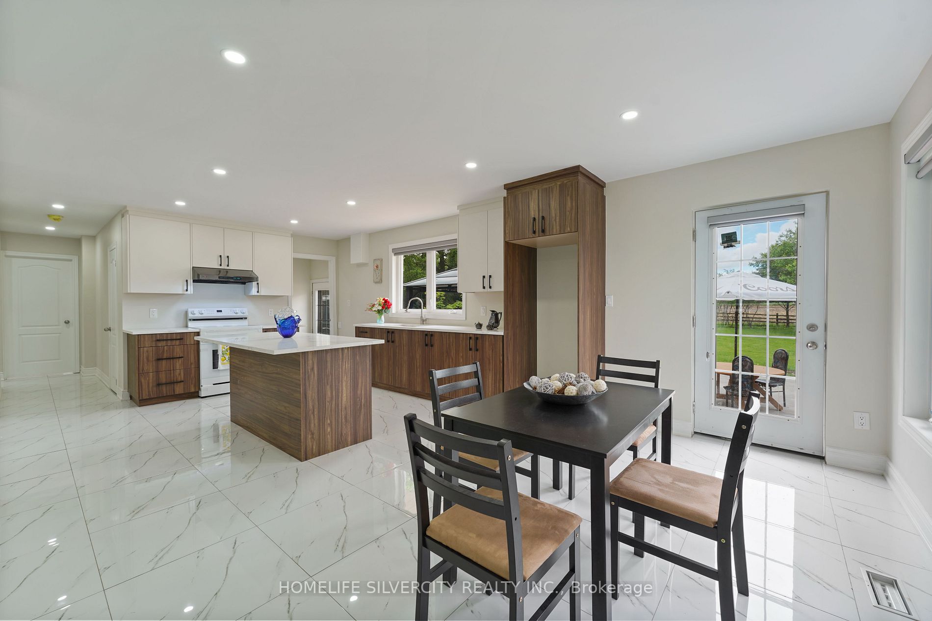 16817 22 Side Rd