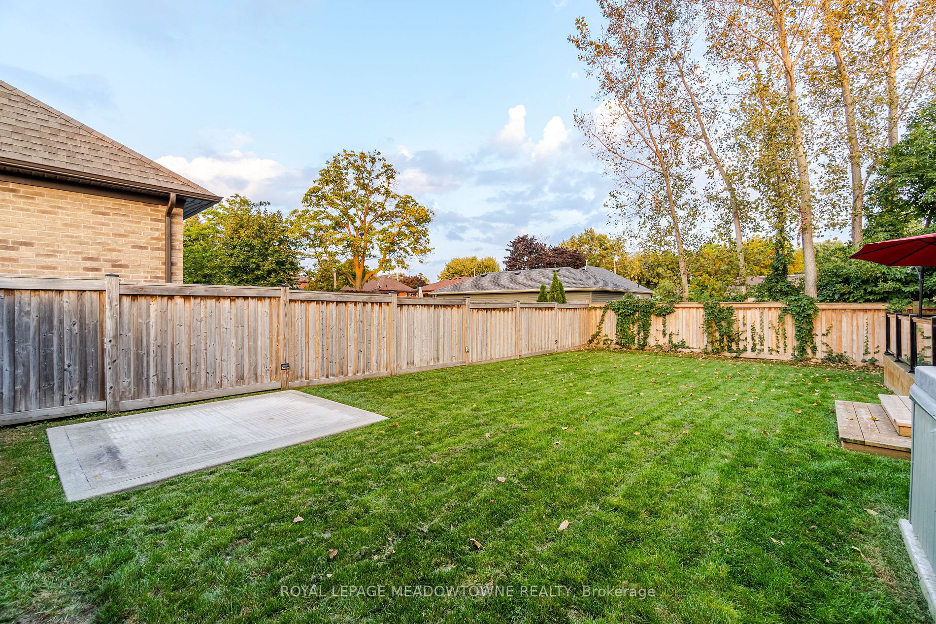 131 Bronte St S