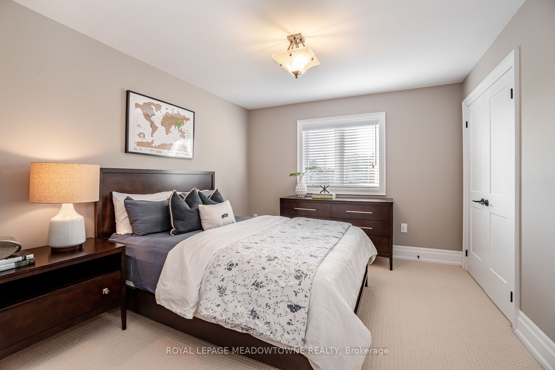 131 Bronte St S
