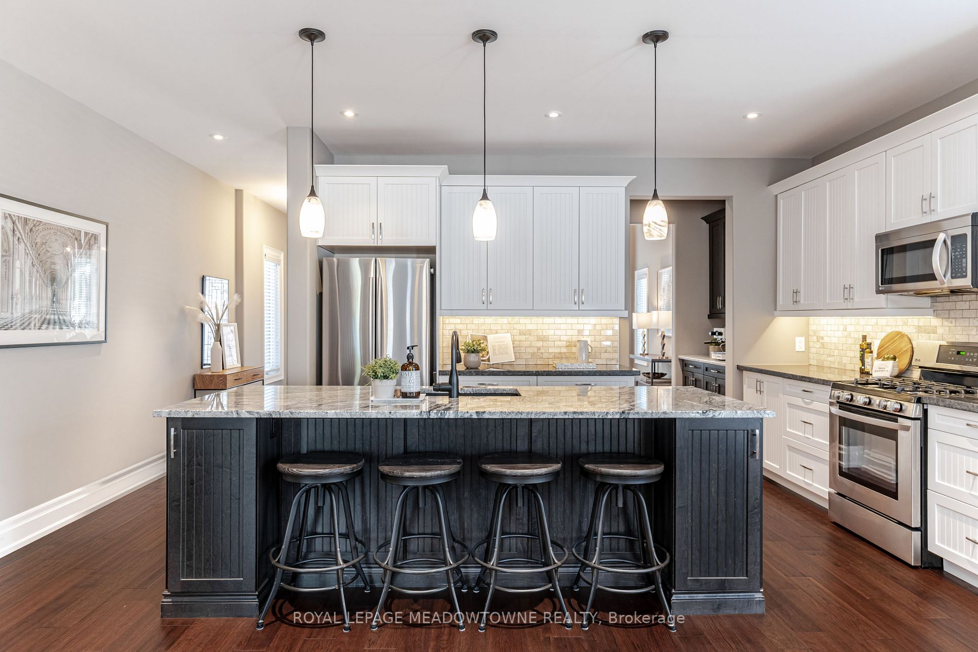 131 Bronte St S