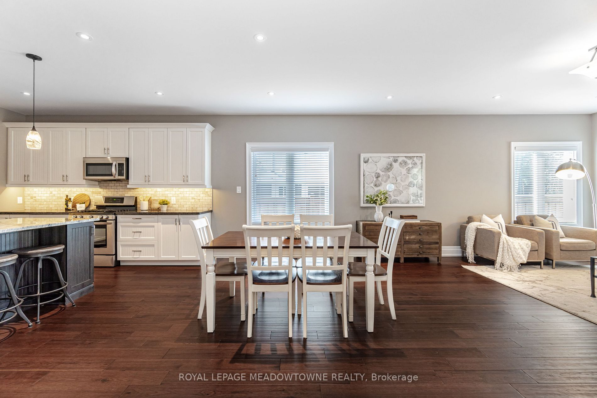 131 Bronte St S