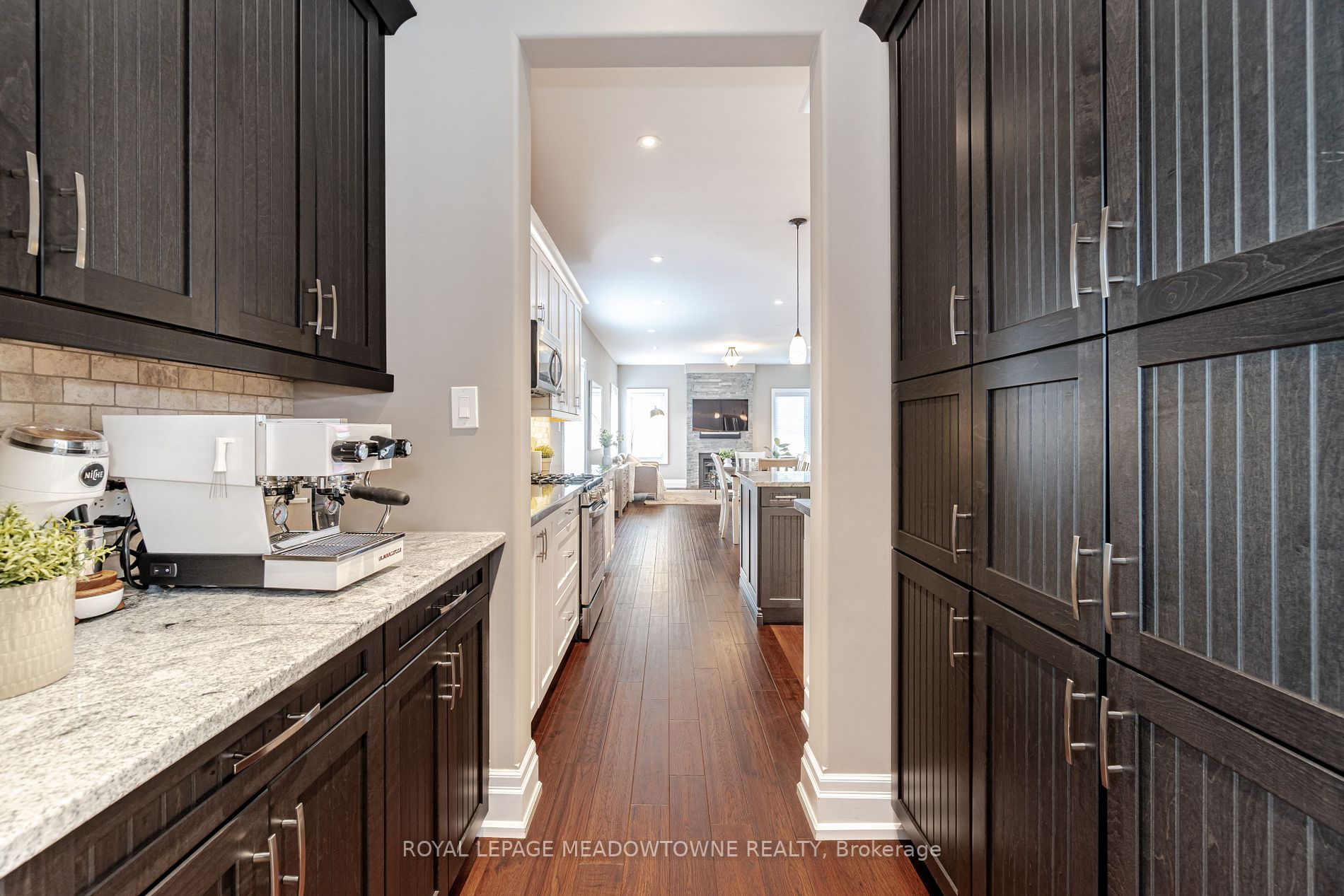 131 Bronte St S