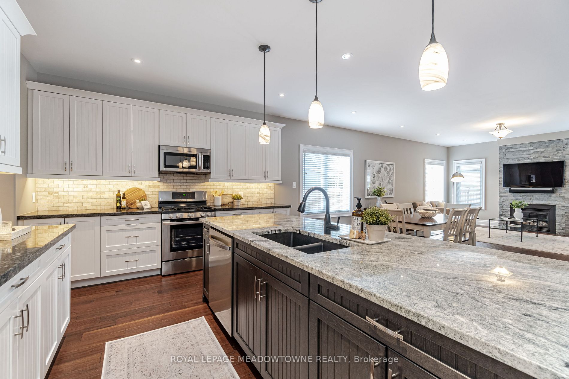 131 Bronte St S