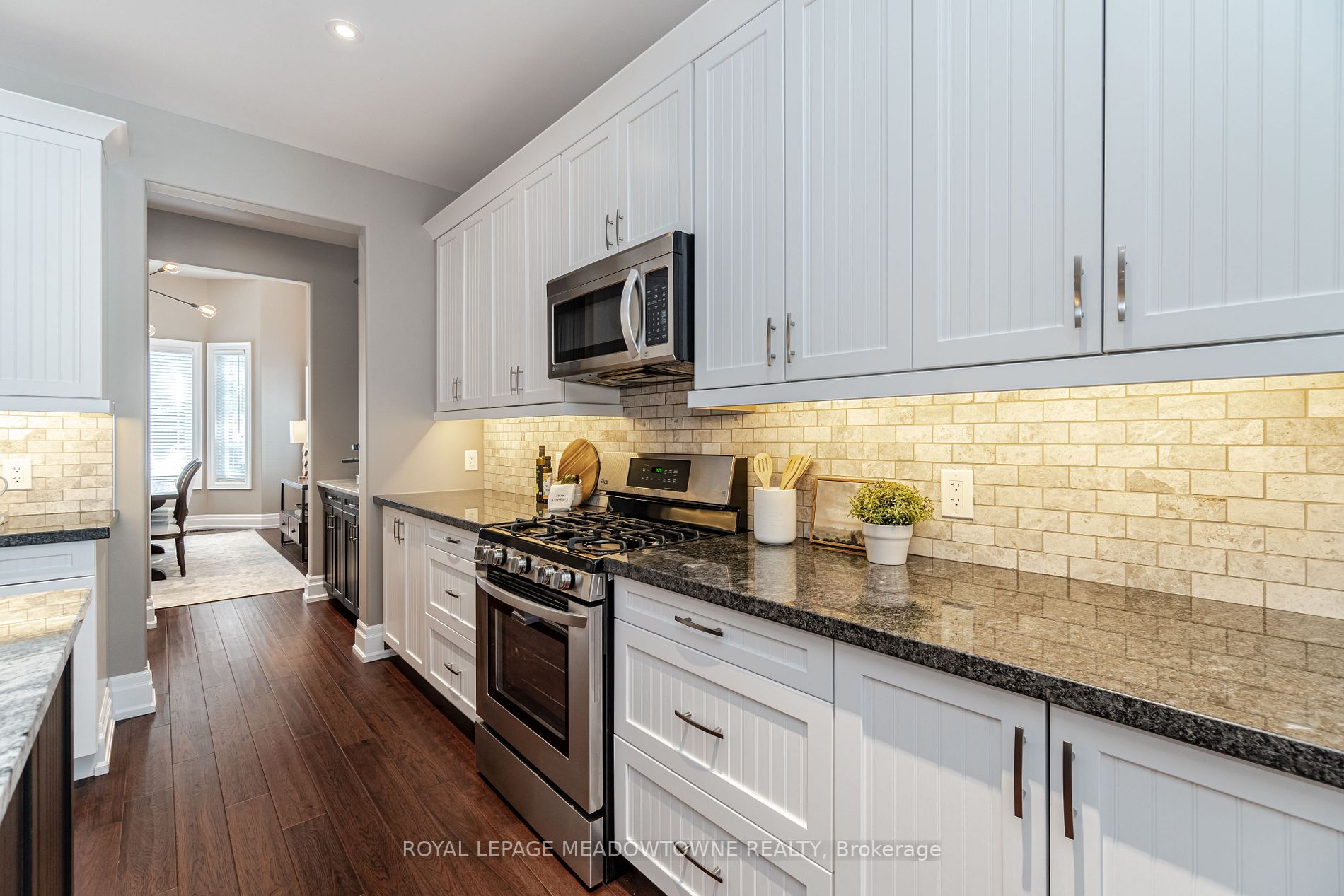 131 Bronte St S